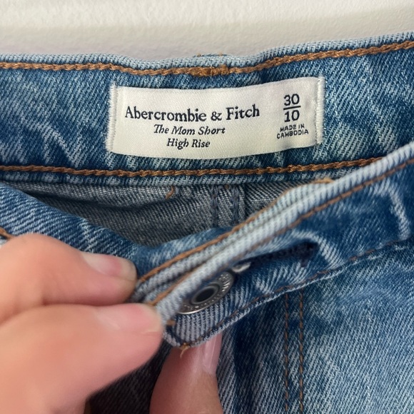 Abercrombie & Fitch The Mom Short High Rise Denim Raw Hem Jeans Shorts Size 30 - Picture 6 of 6